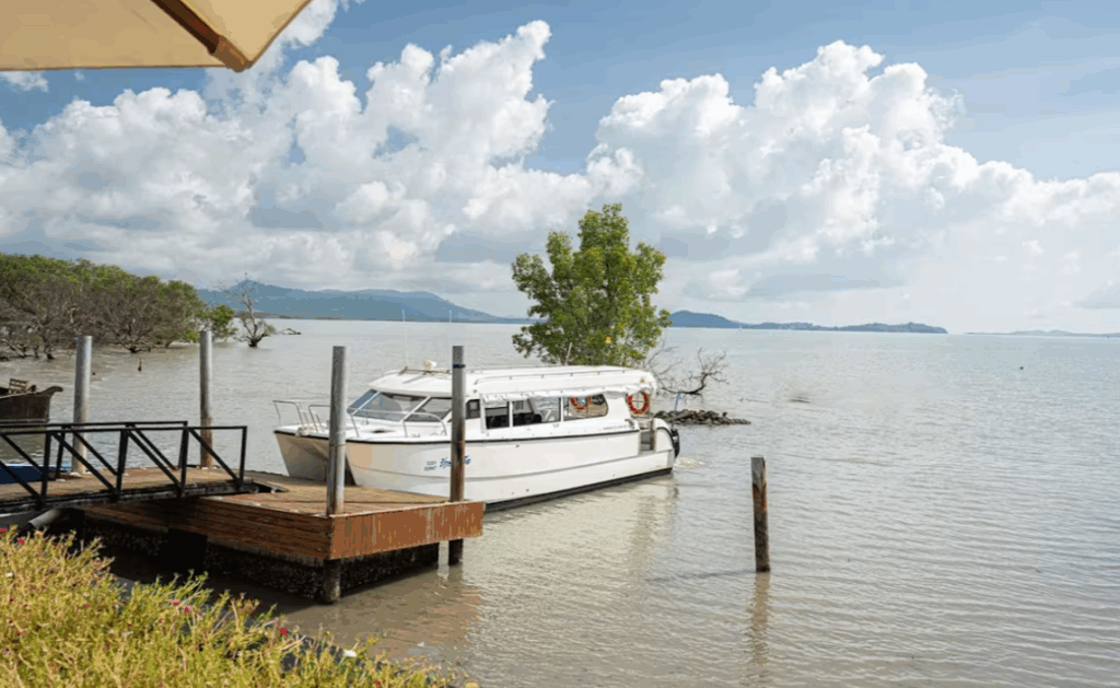 高級リゾート専用の桟橋が有ります