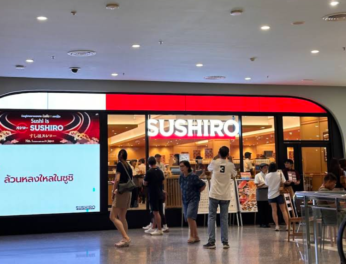 スシロープーケット店オープンしました、タイ人にも大人気店行列があることもあります。