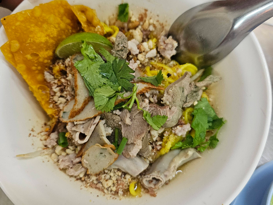 人気№１トムヤムヌードルは具沢山です