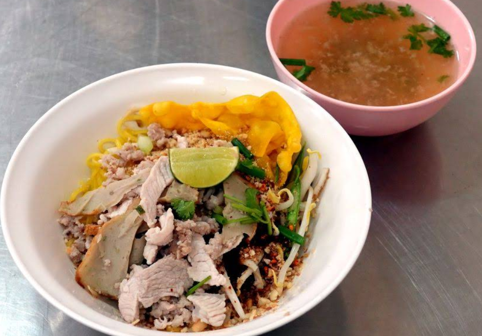 トムヤムヌードル汁なしです（スープは別でついてきます）