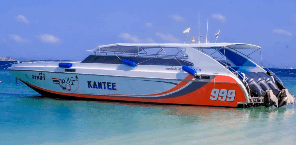 3エンジンの船で30名まで乗船可能