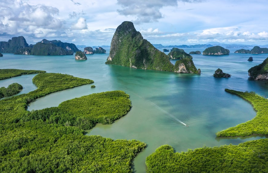 パンガー湾の中にあるジェームスボンド島