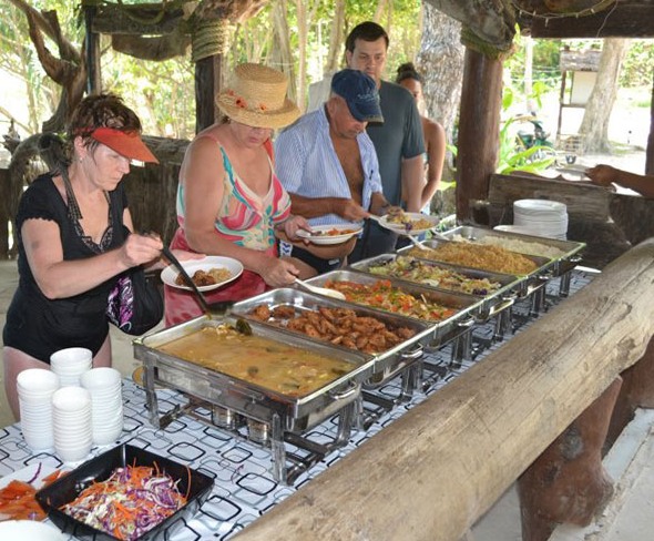 食べ放題ランチです、タイ料理ですが辛さはなく食べやすく調理されています