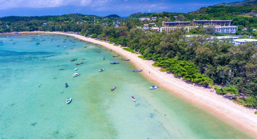 静かでのんびりしたラワイビーチはプーケットお勧め地区です