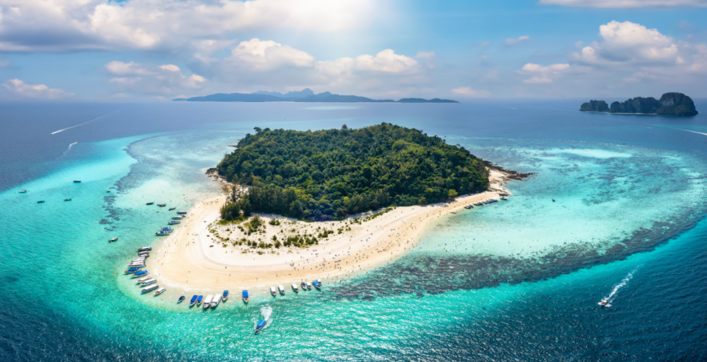 ピピ諸島からすぐの無人島で人気スポット