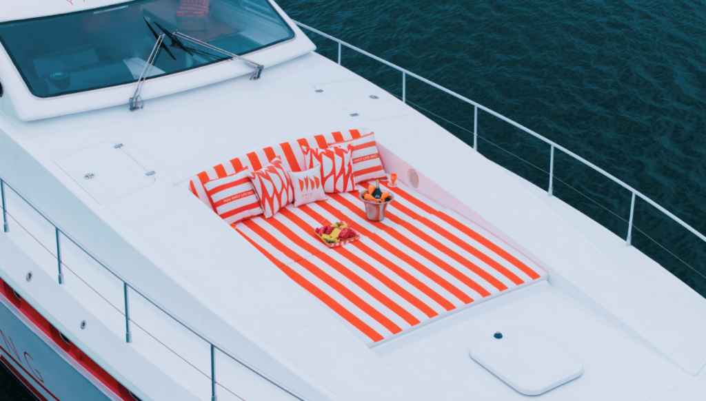 Arno Leopard Cognac 75 ft・船首