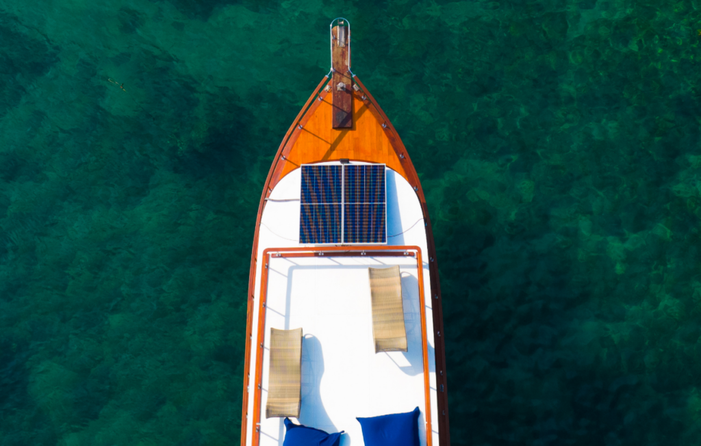 完全プライベートのヴィンテージ木造船