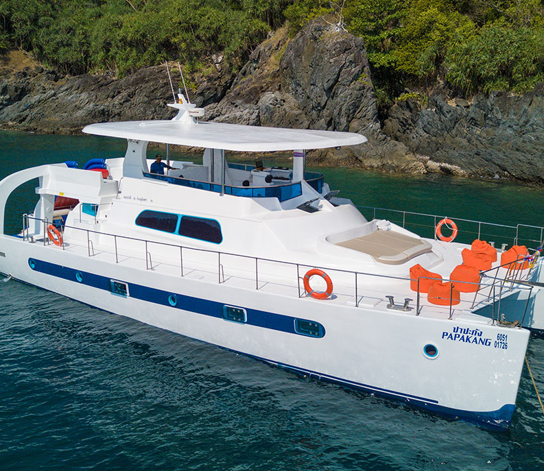 プライベートチャーター船・パワー・カタマラン「PAPAKANG」ご紹介