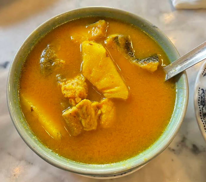 ゲーンソム・プラとは酸味が特徴の南部風お魚カレーです