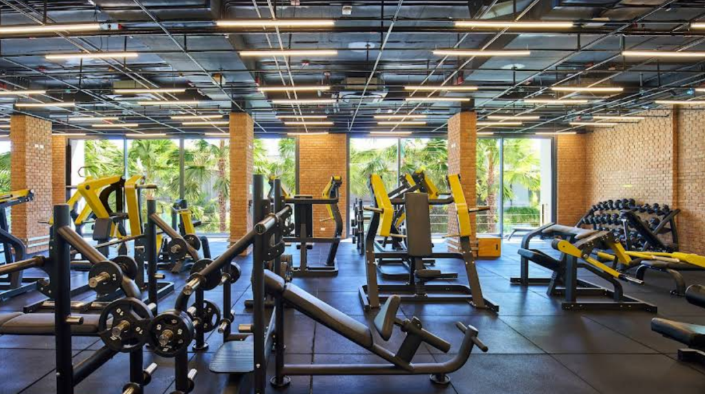 広々したジムも完備