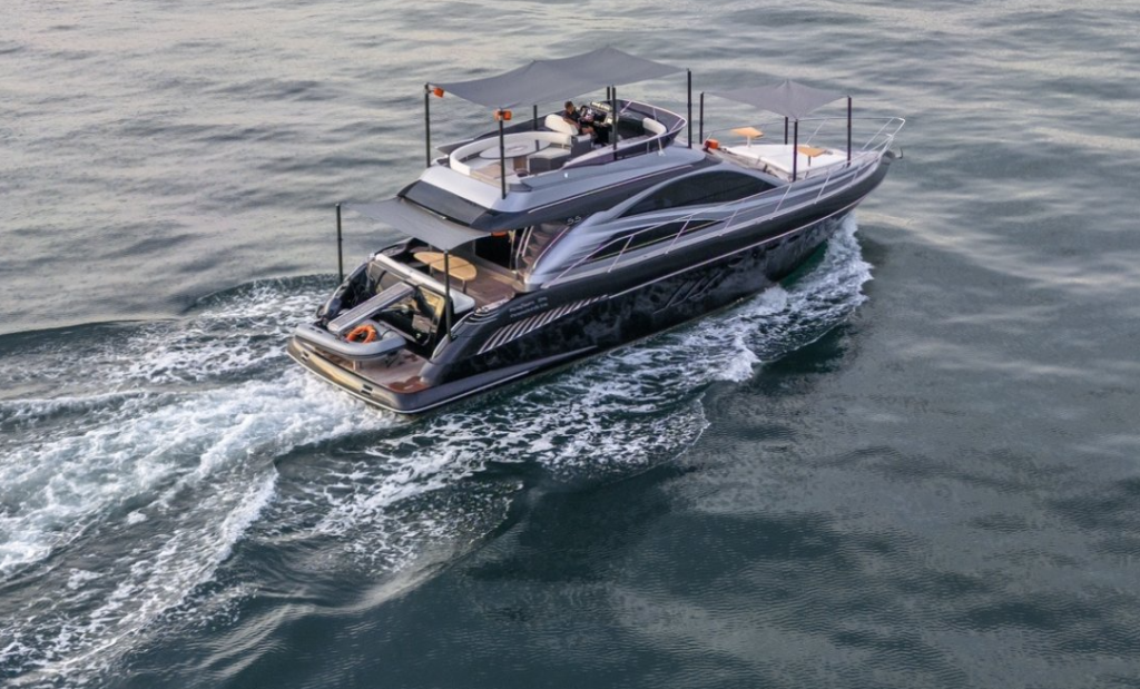 Hype Yacht プライベートチャータークルーズ