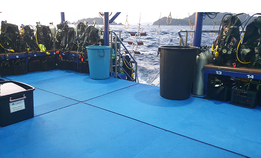 ダイブデッキ