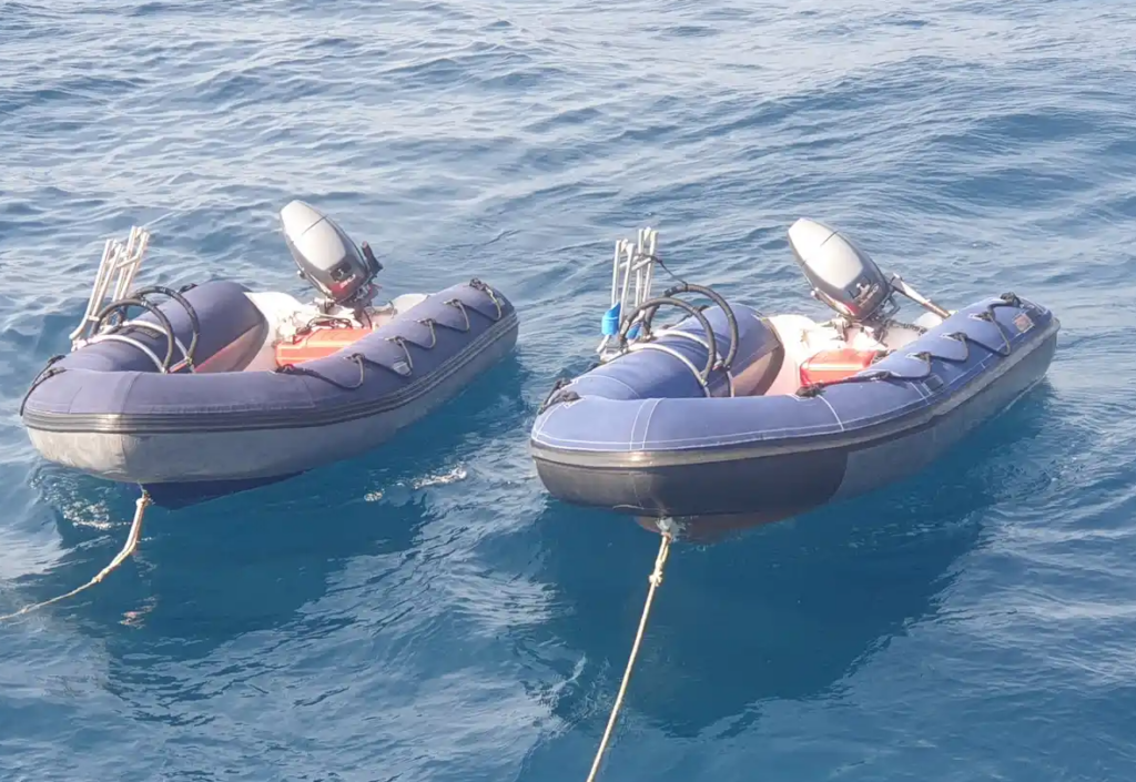 ピックアップのゴムボート完備