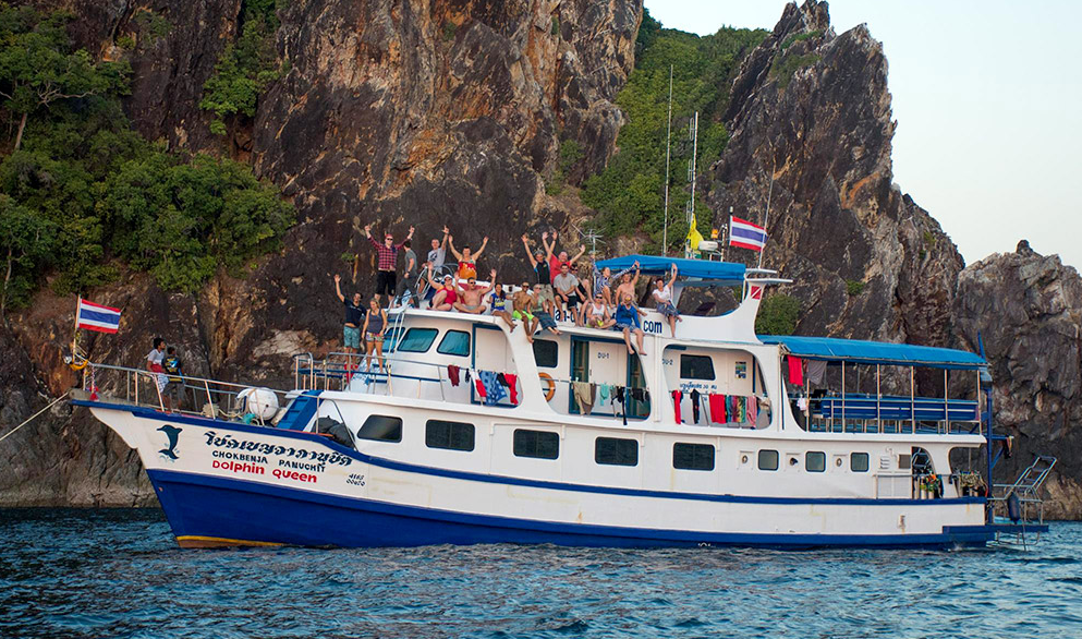 シミラン諸島ダイブクルーズドルフィン・クイーン（Dolphin Queen）船全体
