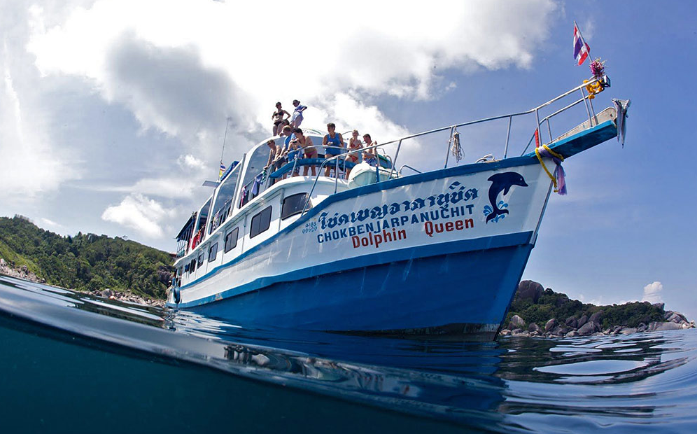 シミラン諸島ダイブクルーズドルフィン・クイーン（Dolphin Queen）船全体