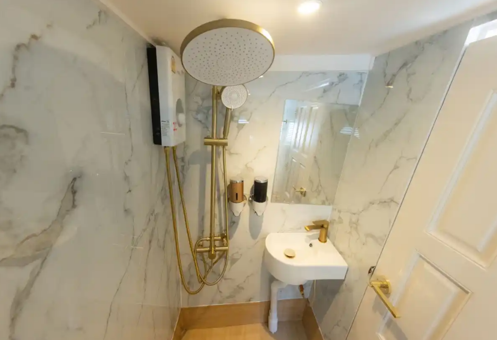 シャワー・トイレ完備