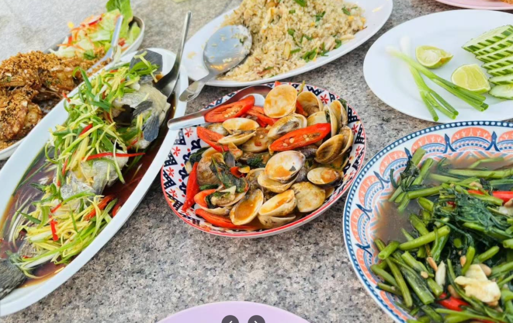 シーフードを中心に各種タイ料理を堪能できます