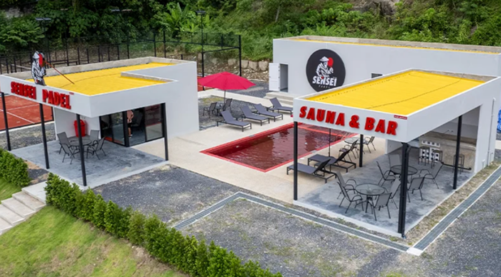 カフェも併設+サウナとプールも完備