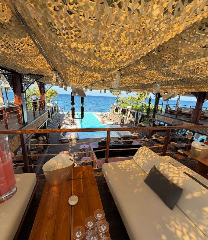 プーケットで特別な1日を過ごしたいにお勧めスポットYona Beach club