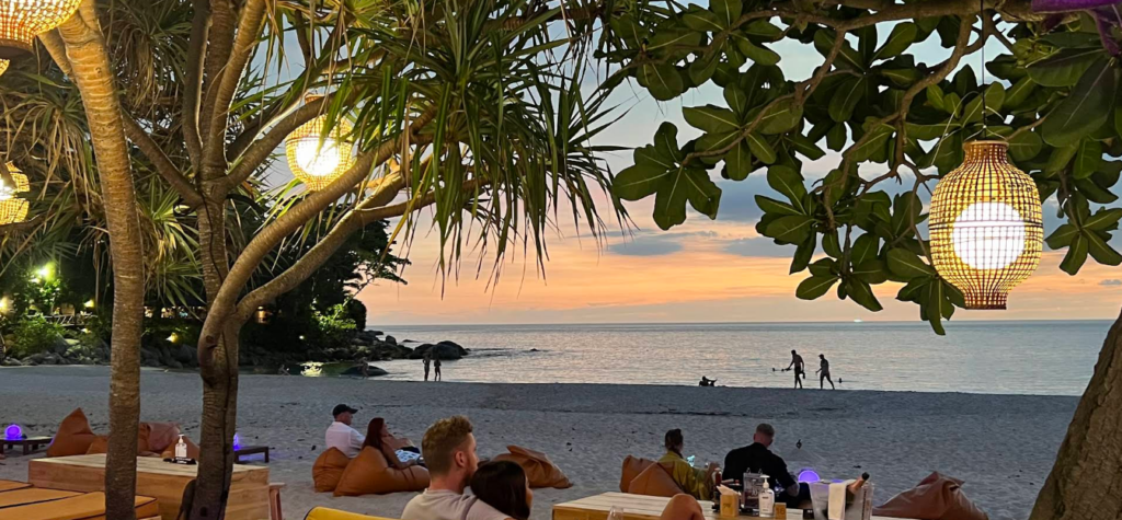 目の前にはカロンビーチ抜群のロケーション