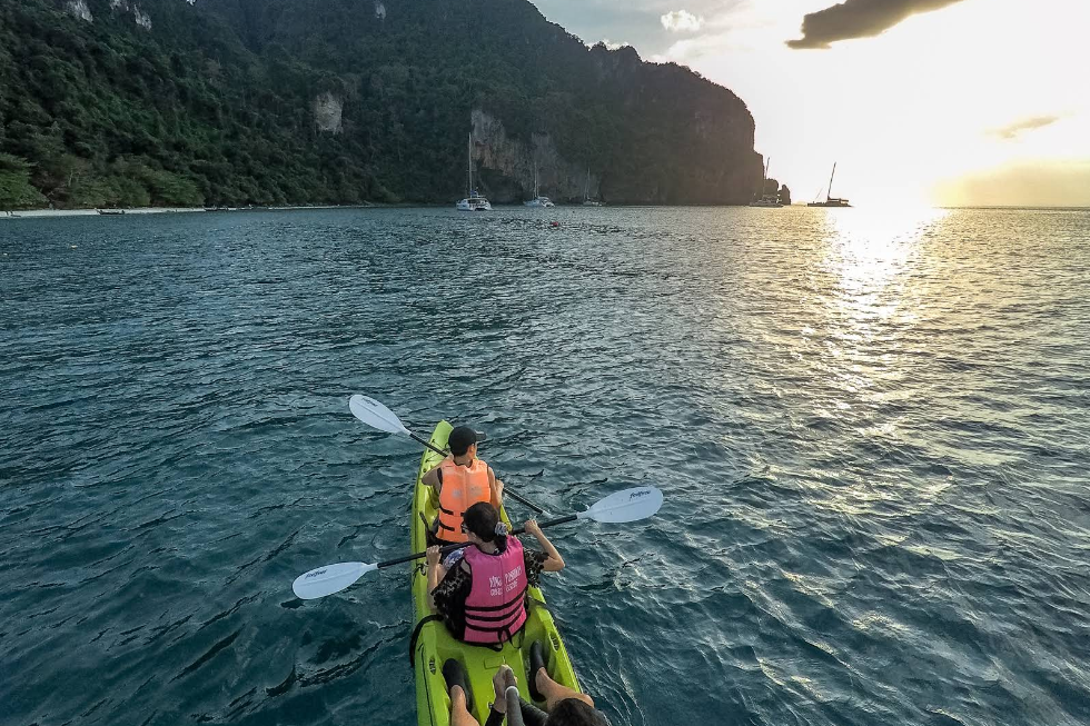 ローラダムビーチでレンタルできカヤック冒険ツアーへ