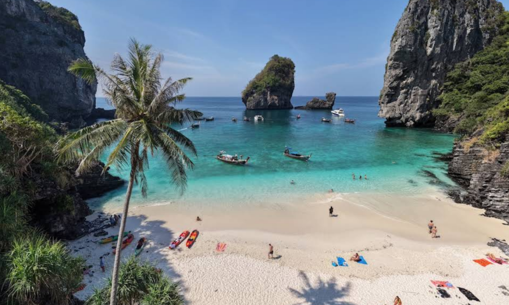 Nui Beach比較的に穏やかです