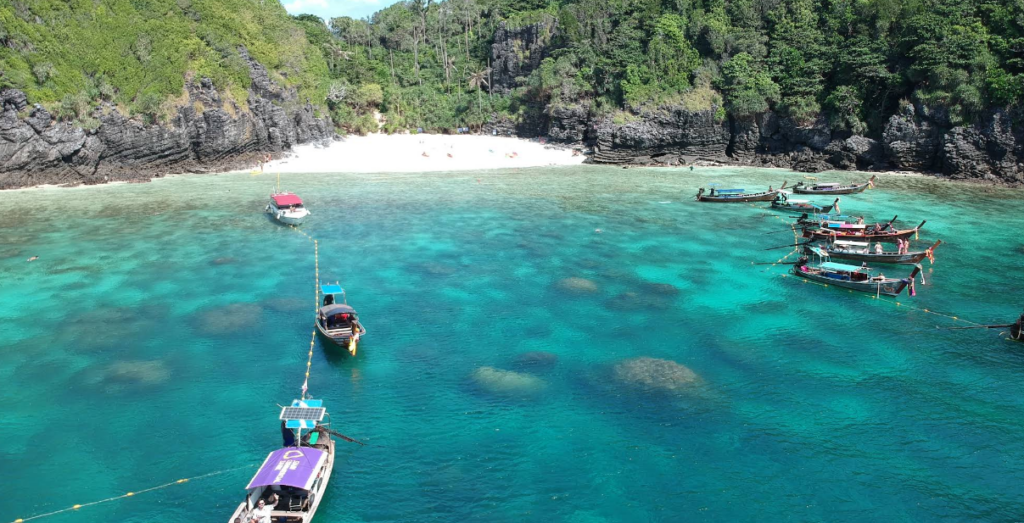 ヌイビーチへ到着後、ビーチリラックス＆シュノーケリングを楽しめる