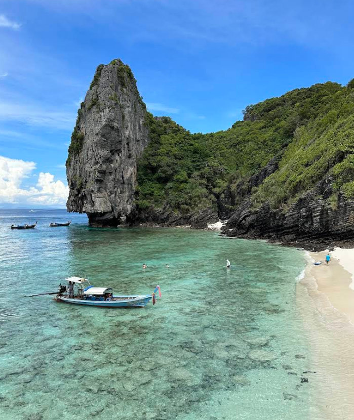 岩が多いので足を守るシューズも重要です
