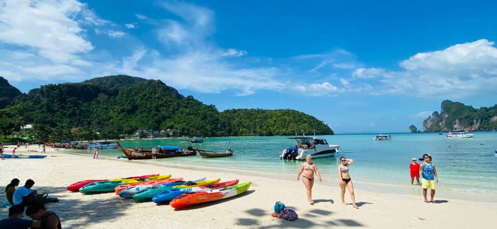 ローダラムビーチでカヤックを借りれます