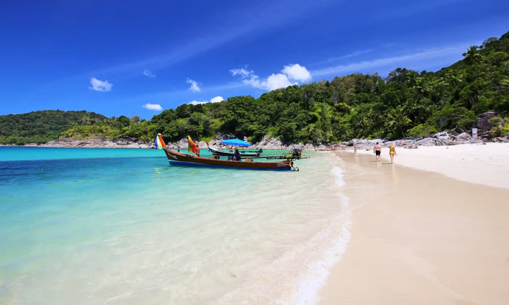 Freedom Beachは隠れた透明度高いビーチです