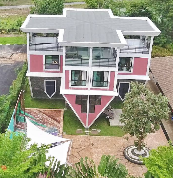 逆さまの家ミュージアム