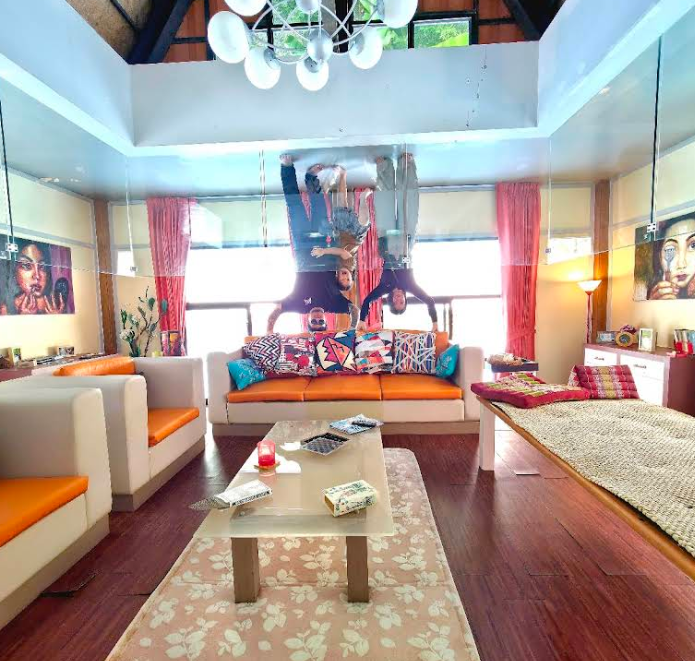 逆さまの家（Upside Down House）