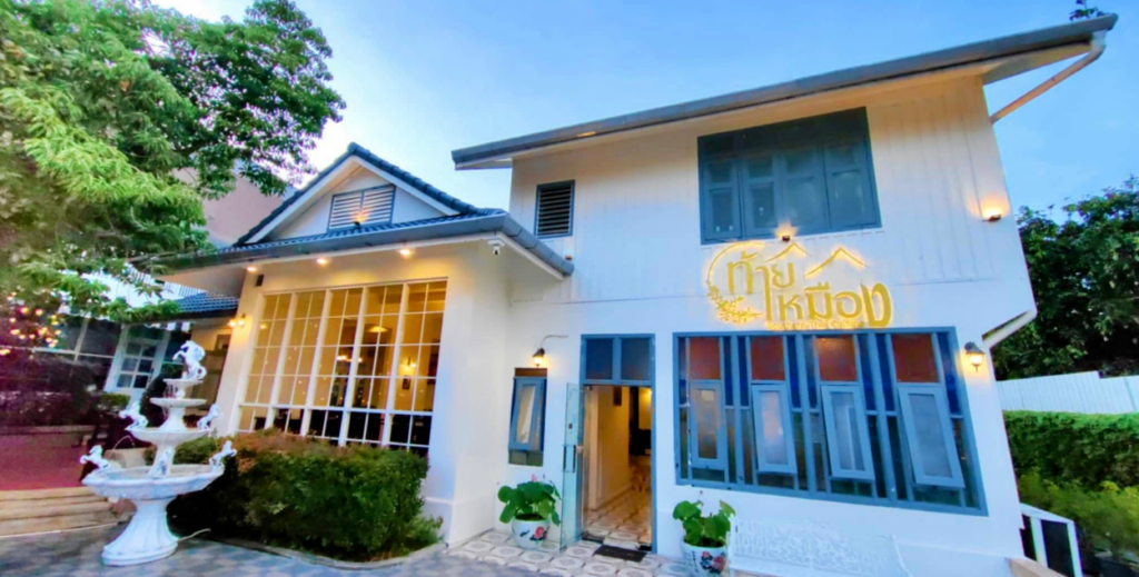 観光客向けのタイ料理店とは違い、地元の人が通うプーケット伝統料理のレストランThai Mueang Restaurant Phuket