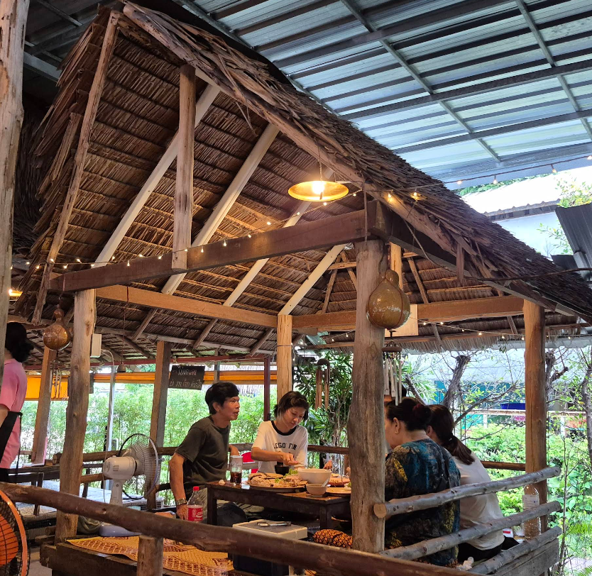 Khon 101 Restaurantは、プーケットタウン近くにあるローカルレストランです