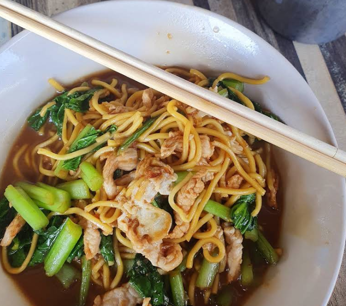 ホッケンミー、スープ焼きそばみたいな一品日本人でも食べやすい