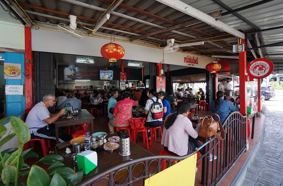 お店前Mee Ton Poe