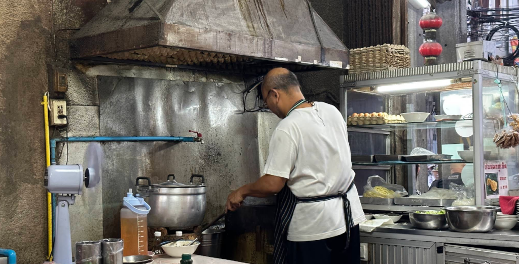 Go La Restaurant調理場