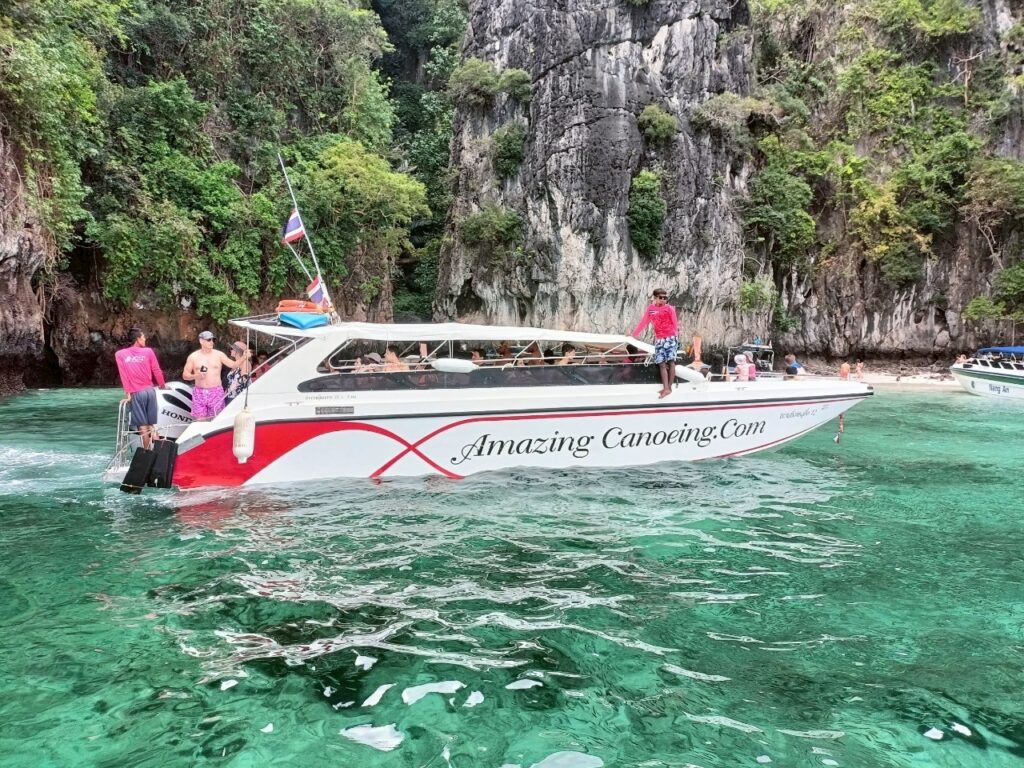 少人数から大人数まで対応可能なスピードボートプラン。行き先も人気スポット多数あり