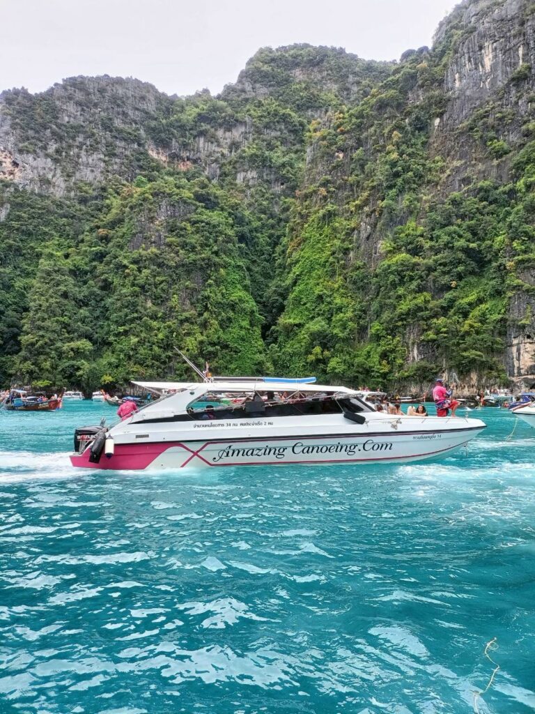 ピピ・レイ島へ到着後まずは観光します