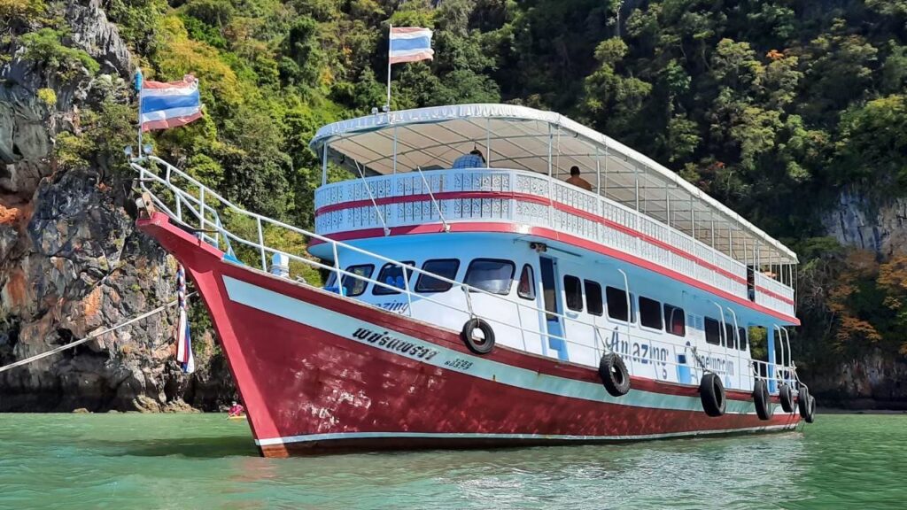 カヌー専用ツアーでグループ旅行や社員旅行に最適な大型ボートです