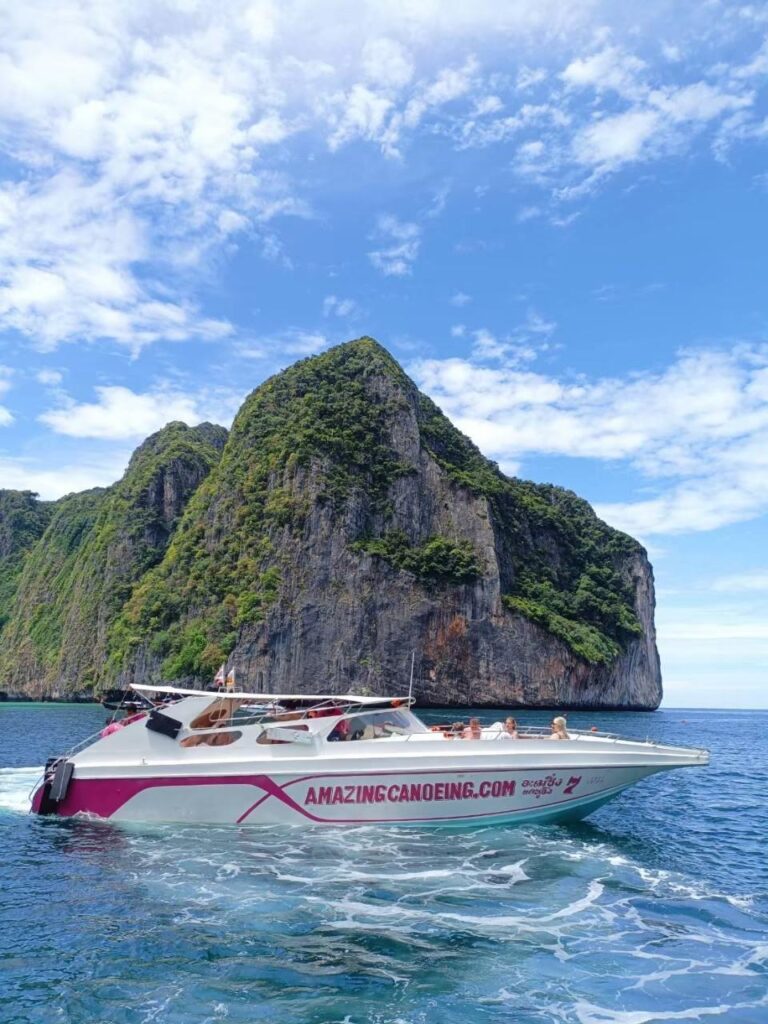 ピピ島へ到着スピードボートで約1時間