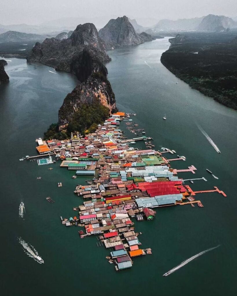 ランチはパンイー島で。海の上に建てられた水上村でいただくビュッフェです