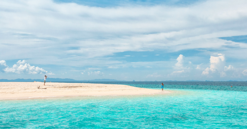 ピピ島からすぐそば無人島バンブー島も人気