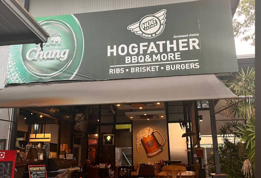 お店の様子・低温でじっくり火入れする本格スモークBBQ店です