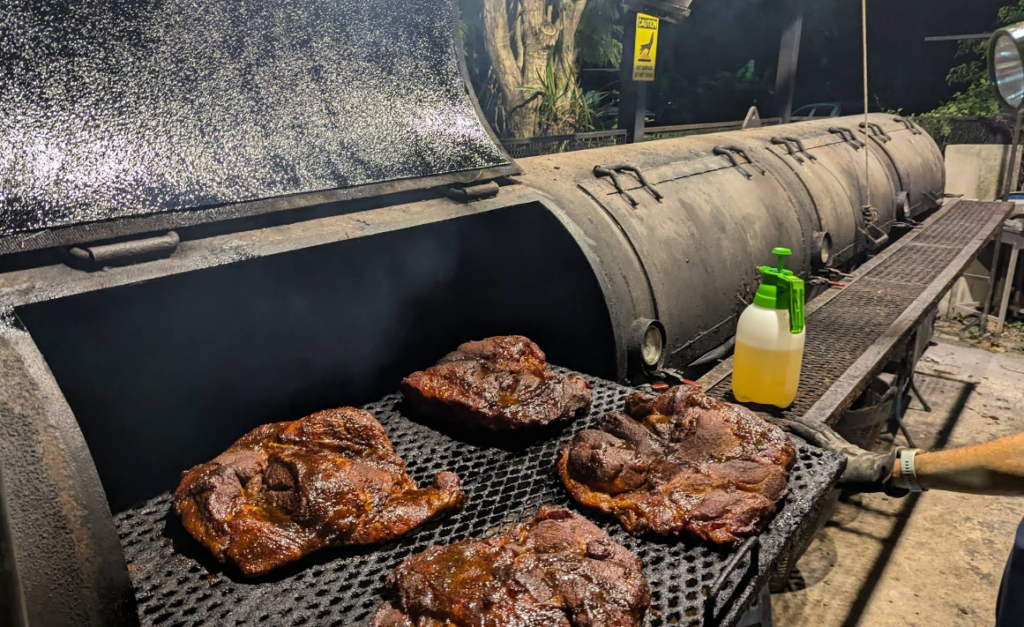 Hogfather BBQプーケットチャロン地区本場アメリカンBBQが味わえる店