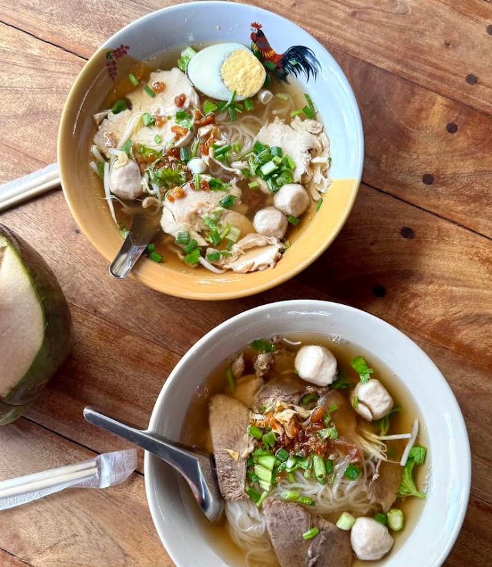 ヌードルは牛・豚・鶏・シーフードと選択可能です