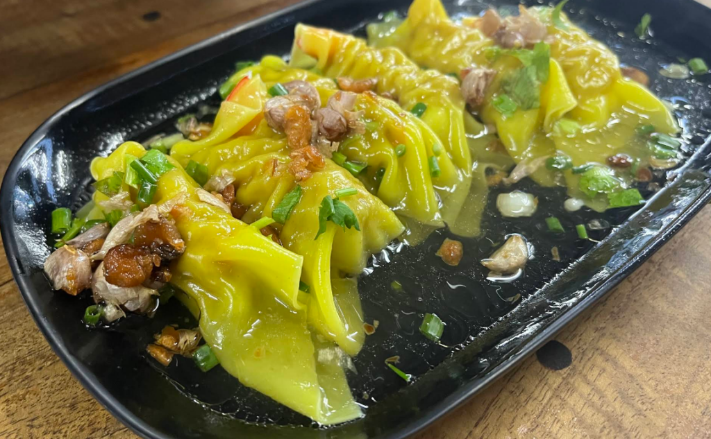 サイドメニューも人気、雲吞餃子