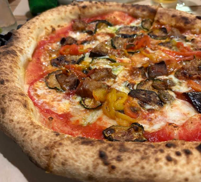 窯焼きで美味しいナポリピザ