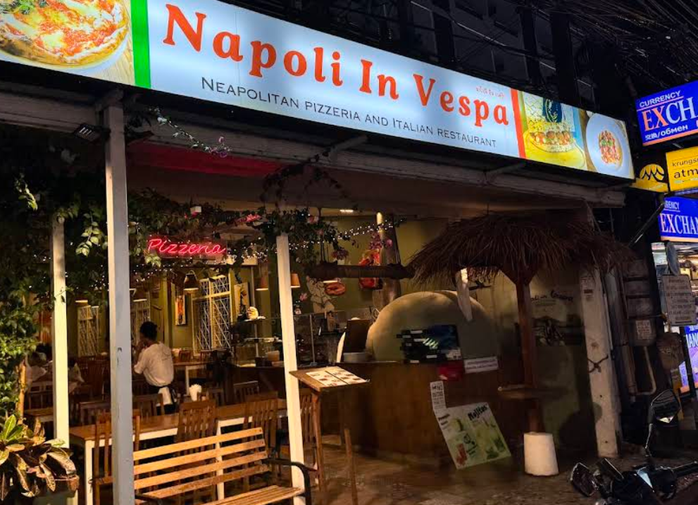 プーケットカロン地区中心にあるイタリアンレストラン・Napoli in Vespa Phuket Pizza-Restaurant