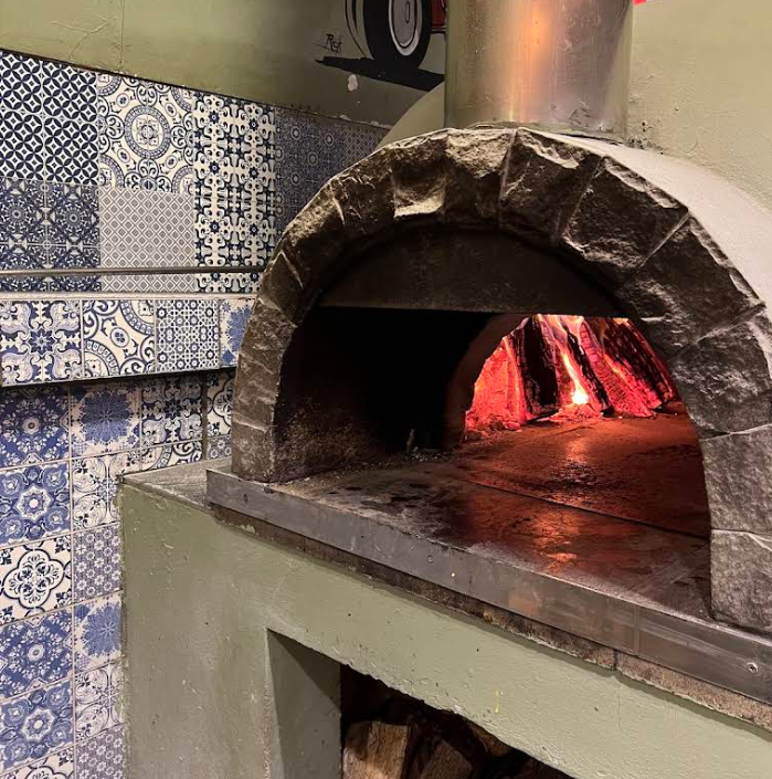 イタリア人オーナー本格窯焼きが楽しめます